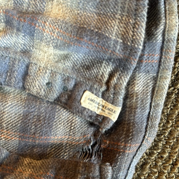 American Eagle super soft destroyed flannel - Picture 4 of 4